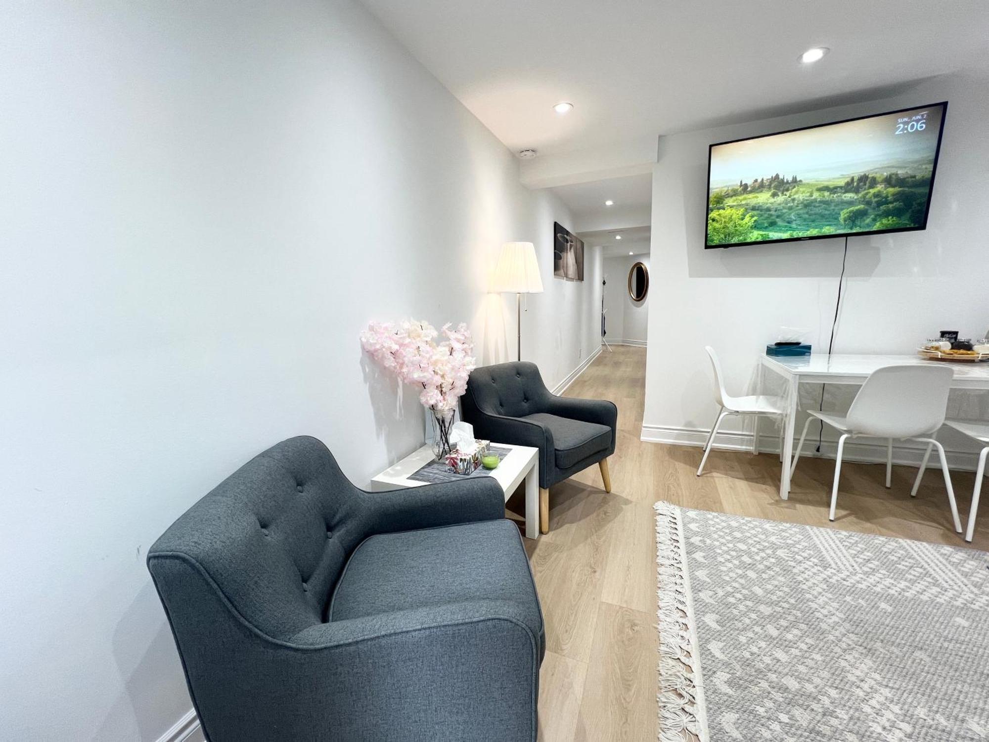 Cozy, Brand-New, 2Bdr,Walkout Apt, Free Parking ริชมอนด์ฮิลล์ ภายนอก รูปภาพ