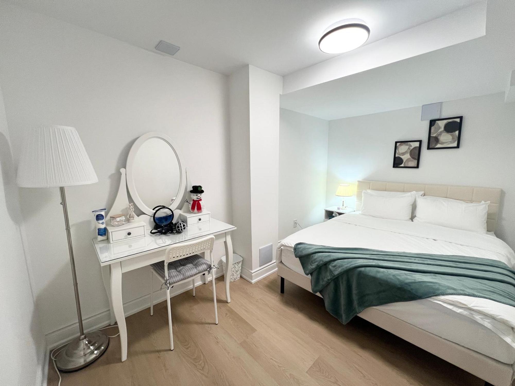 Cozy, Brand-New, 2Bdr,Walkout Apt, Free Parking ริชมอนด์ฮิลล์ ภายนอก รูปภาพ