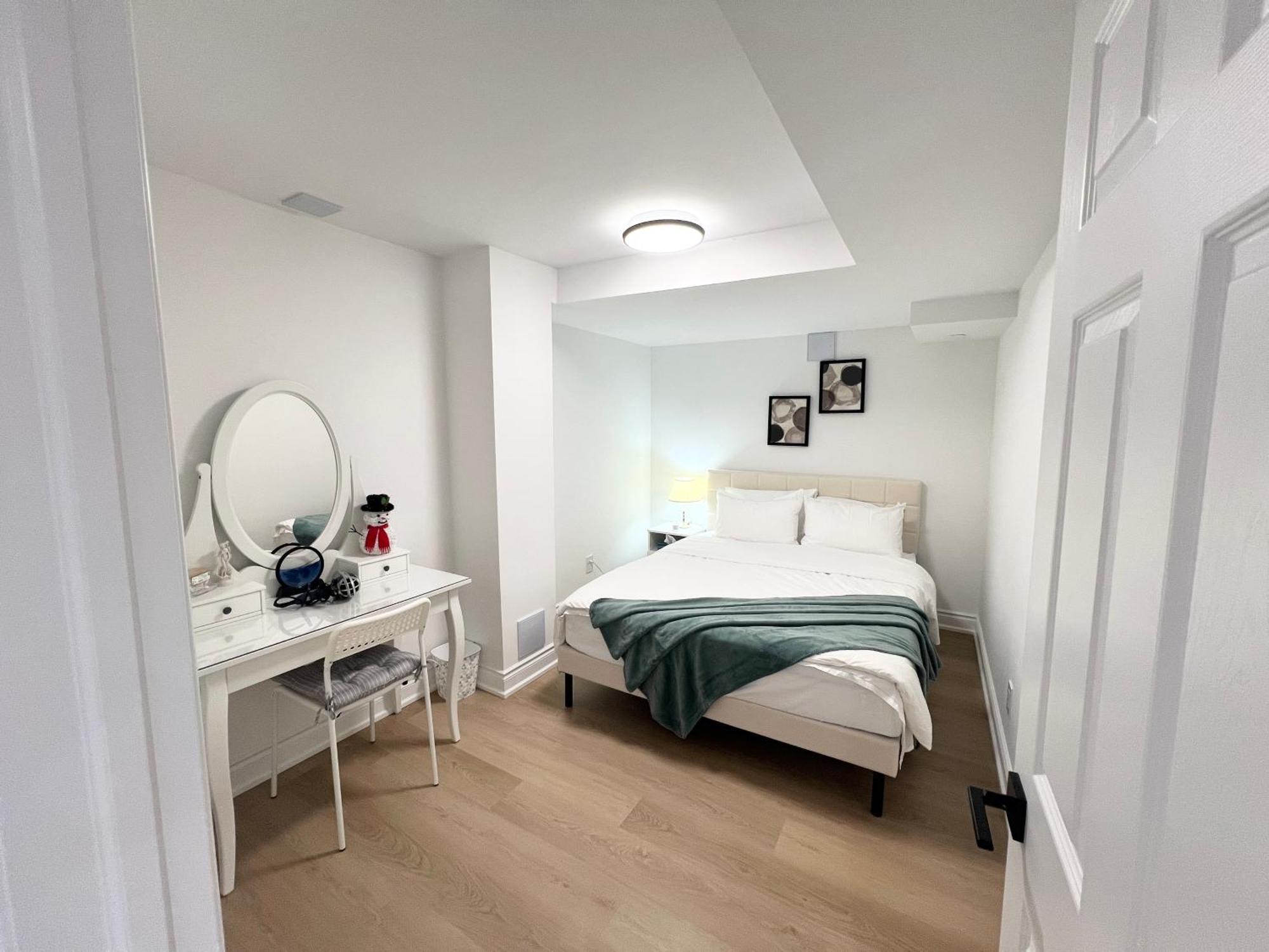 Cozy, Brand-New, 2Bdr,Walkout Apt, Free Parking ริชมอนด์ฮิลล์ ภายนอก รูปภาพ