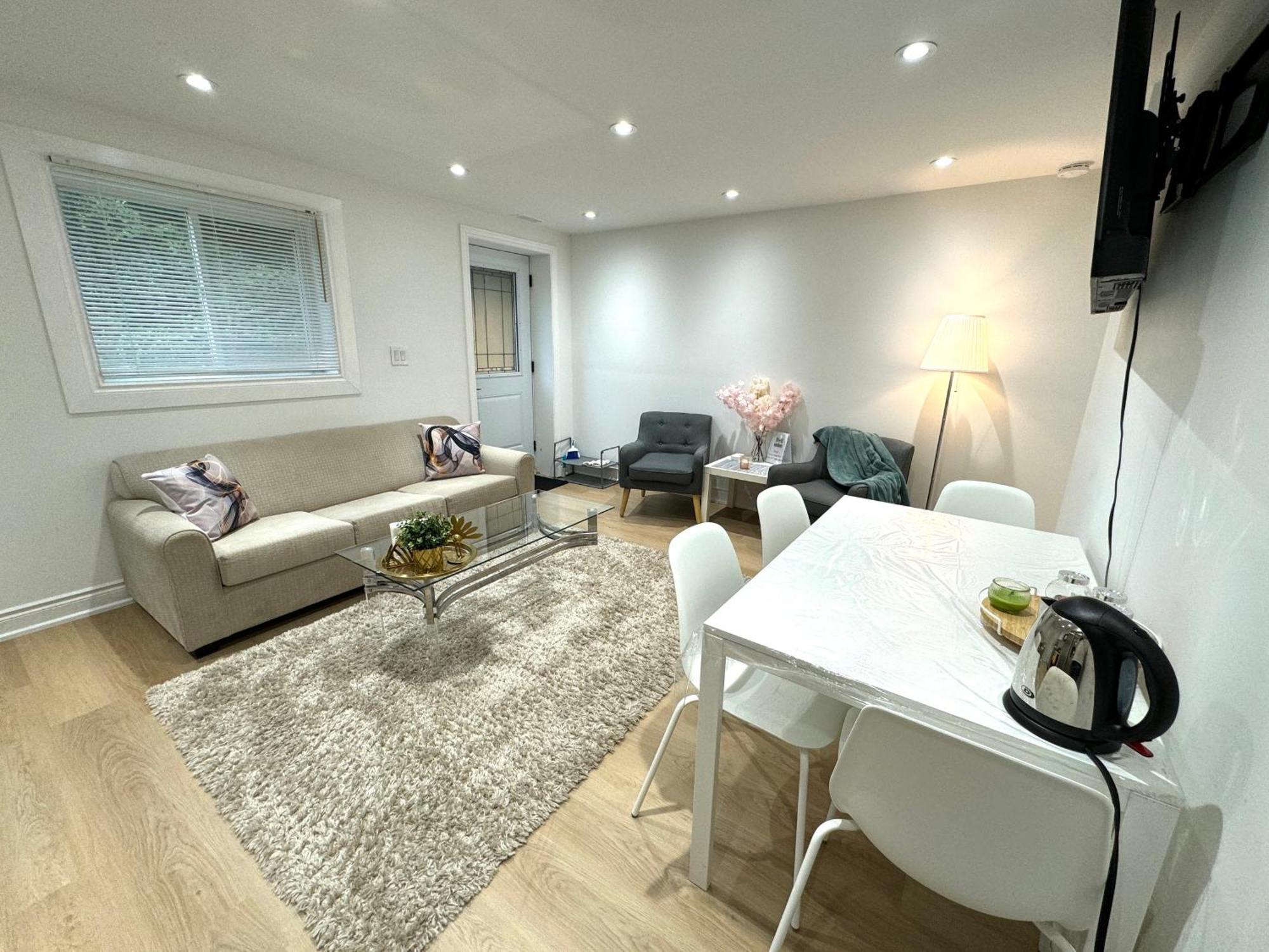Cozy, Brand-New, 2Bdr,Walkout Apt, Free Parking ริชมอนด์ฮิลล์ ภายนอก รูปภาพ