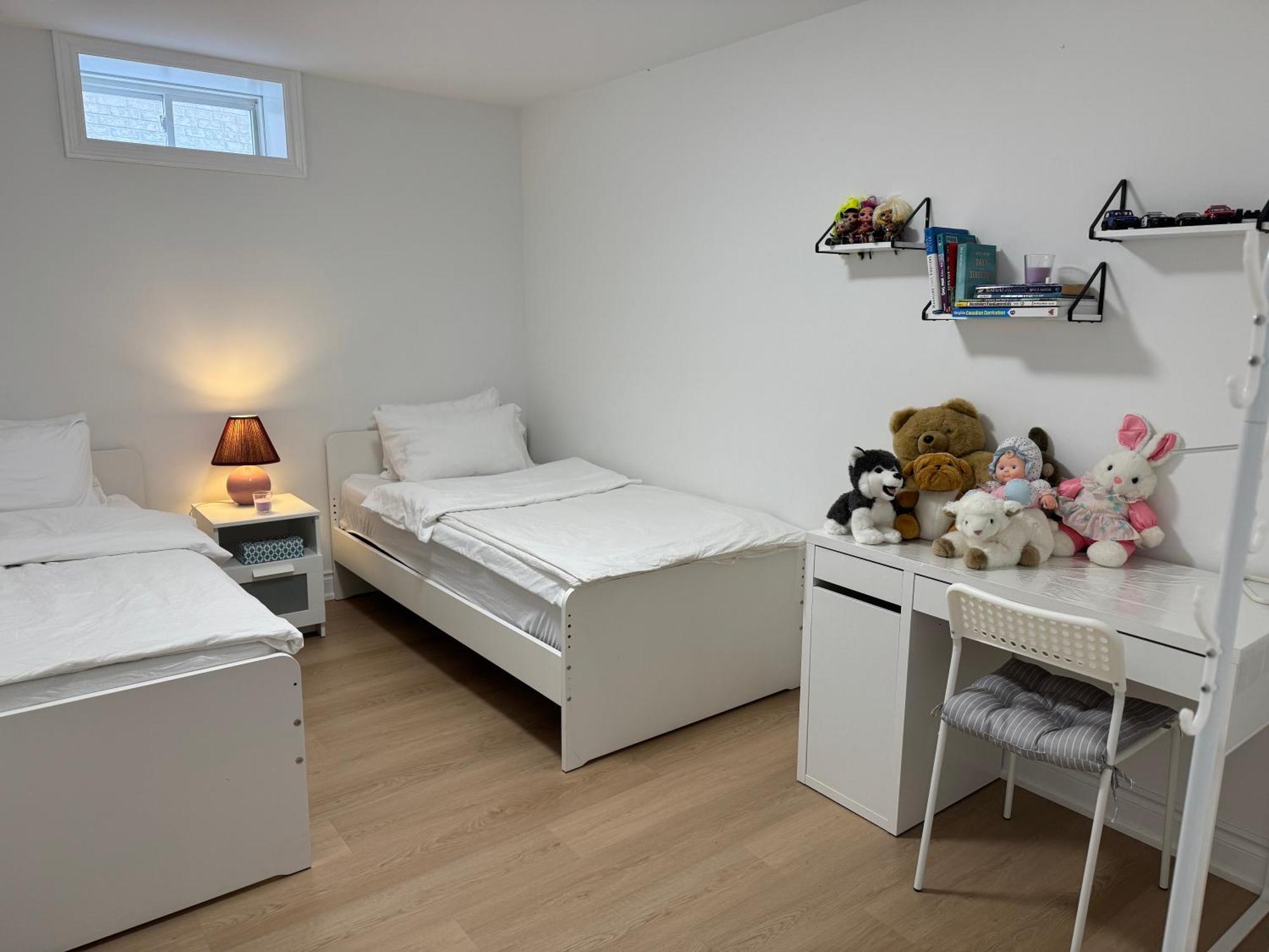 Cozy, Brand-New, 2Bdr,Walkout Apt, Free Parking ริชมอนด์ฮิลล์ ภายนอก รูปภาพ