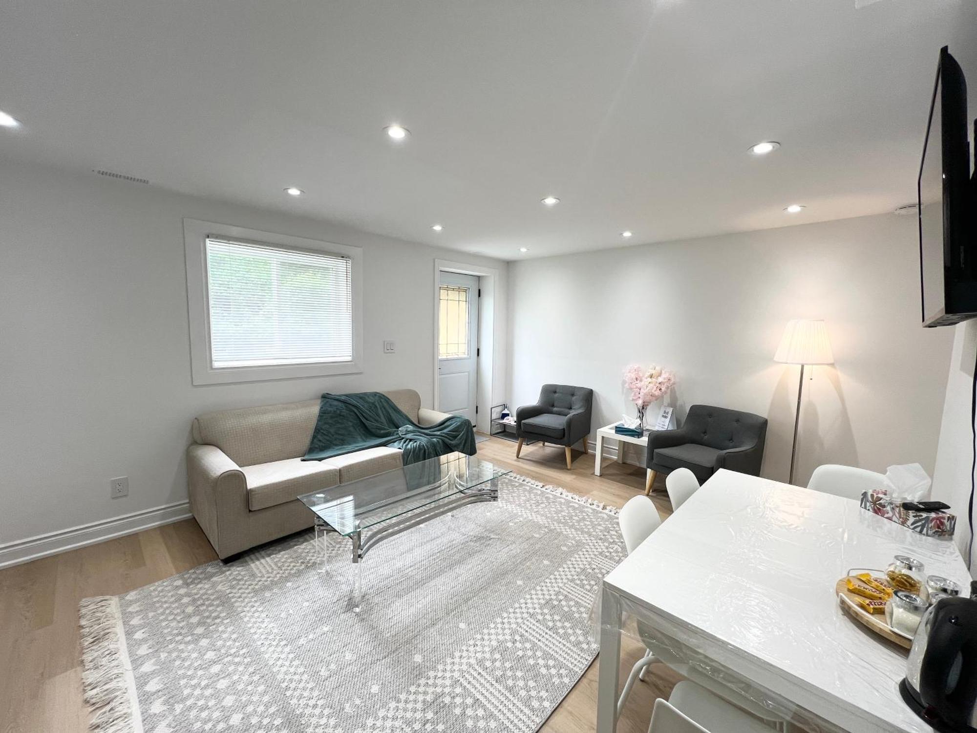 Cozy, Brand-New, 2Bdr,Walkout Apt, Free Parking ริชมอนด์ฮิลล์ ภายนอก รูปภาพ