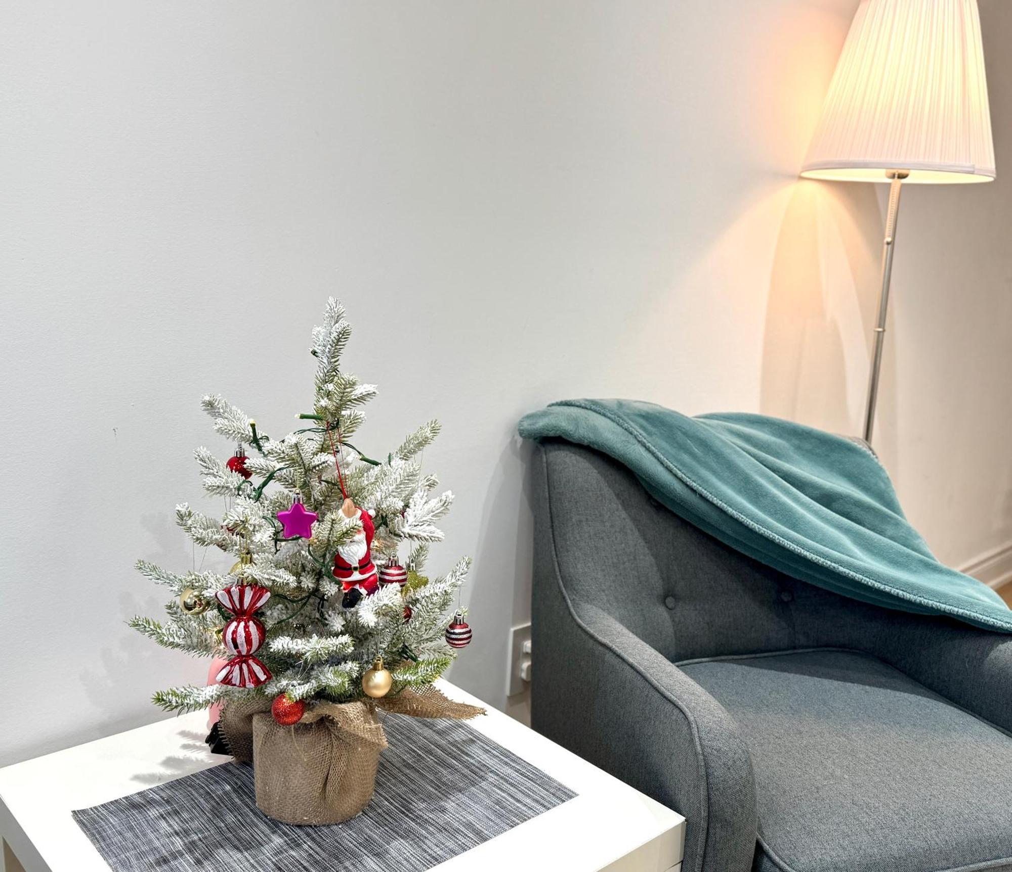 Cozy, Brand-New, 2Bdr,Walkout Apt, Free Parking ริชมอนด์ฮิลล์ ภายนอก รูปภาพ